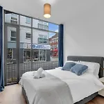 Luxury Heathrow Airport Apartment