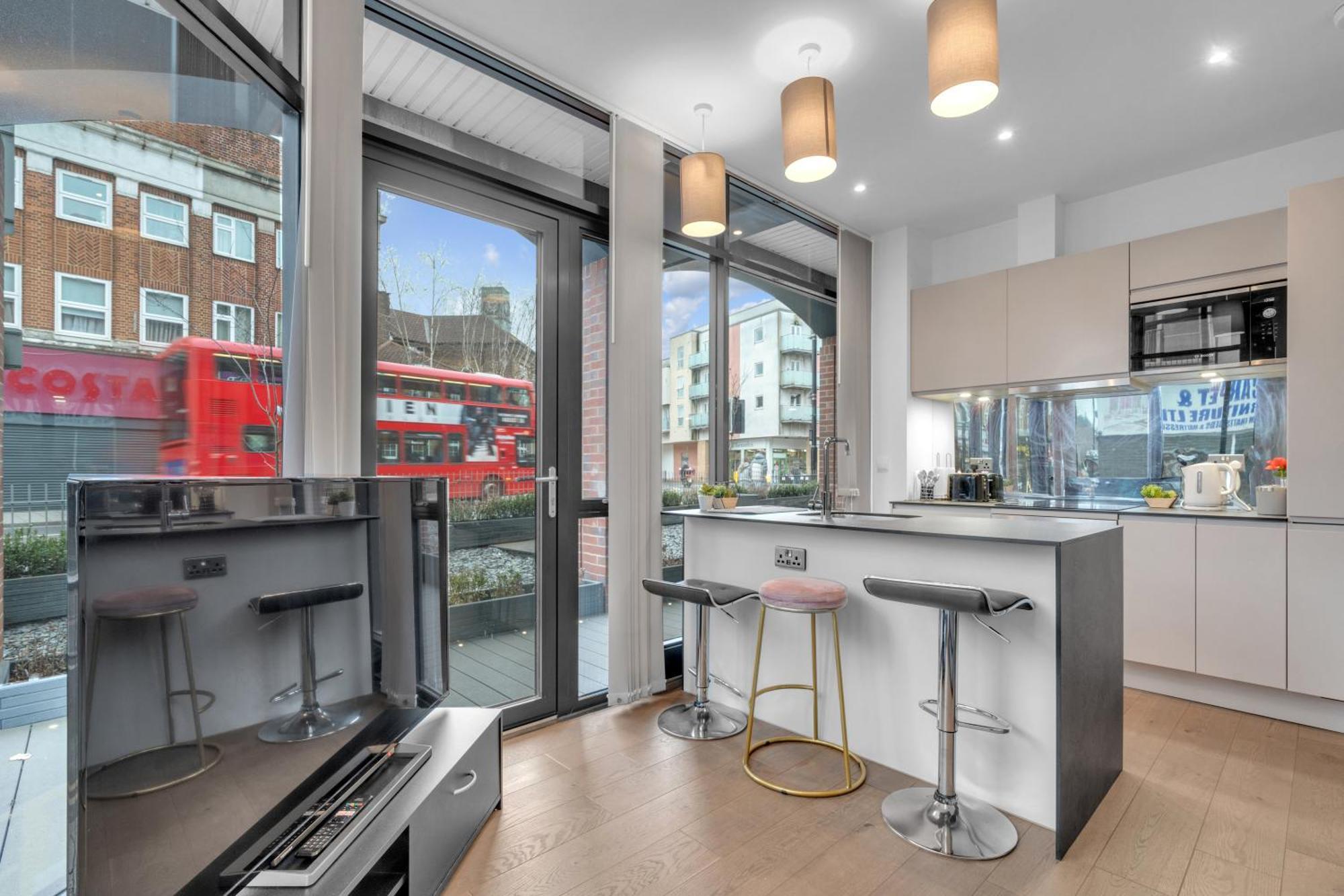 Luxury Heathrow Airport * Yiewsley