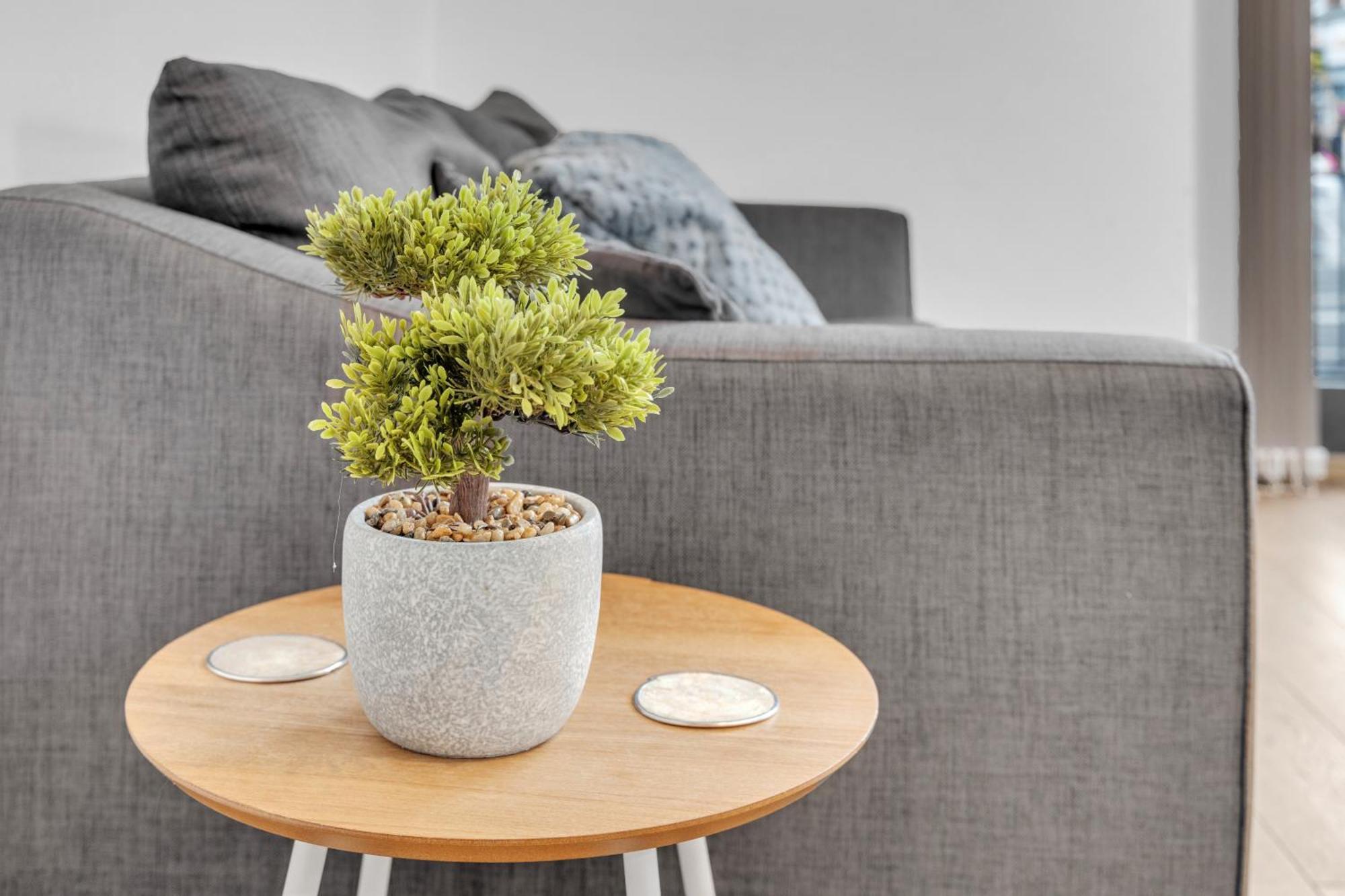 Luxury Heathrow Airport Apartment *