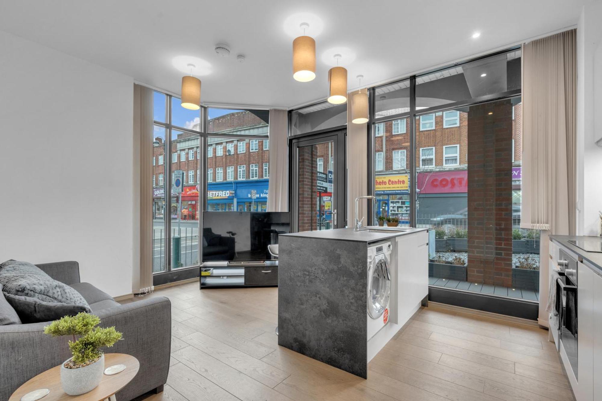 Luxury Heathrow Airport Apartment Yiewsley