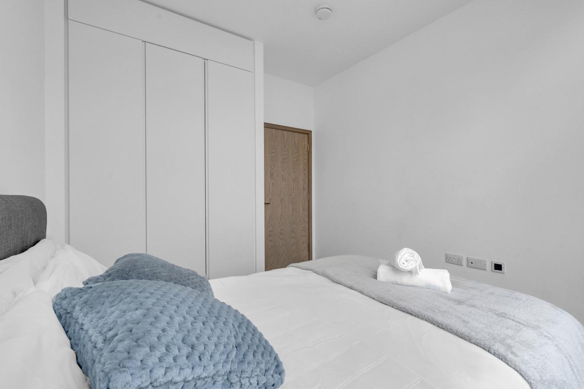 Luxury Heathrow Airport Apartment